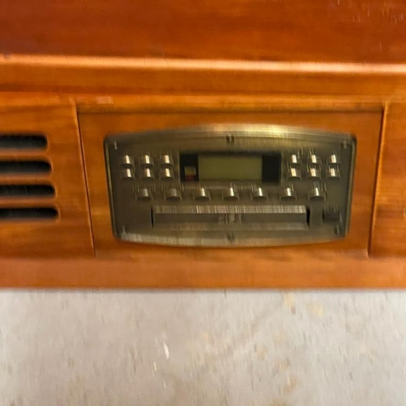 Crosley 4 in 1 Record Player, CD, AM/FM Radio - Picture 9 of 16